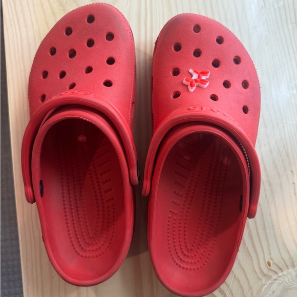 Red crocs - Picture 5 of 7